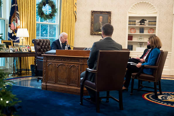 Biden speaks to Ukrainian president amid Russian military buildup