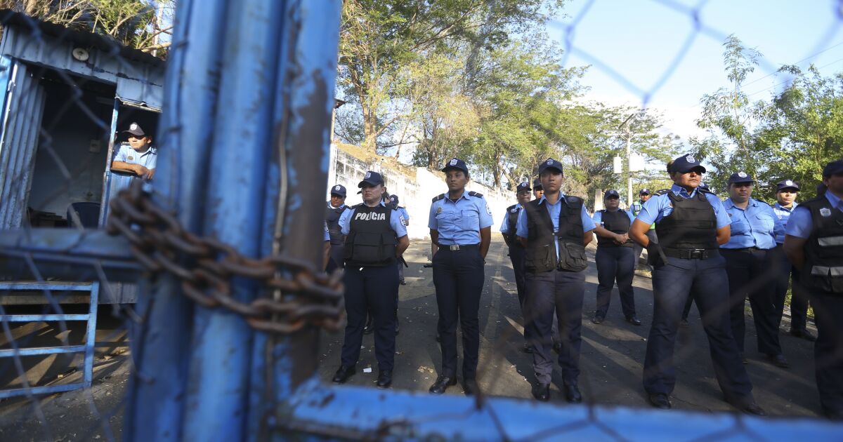 Nicaragua frees 222 political prisoners, sends them to U.S.