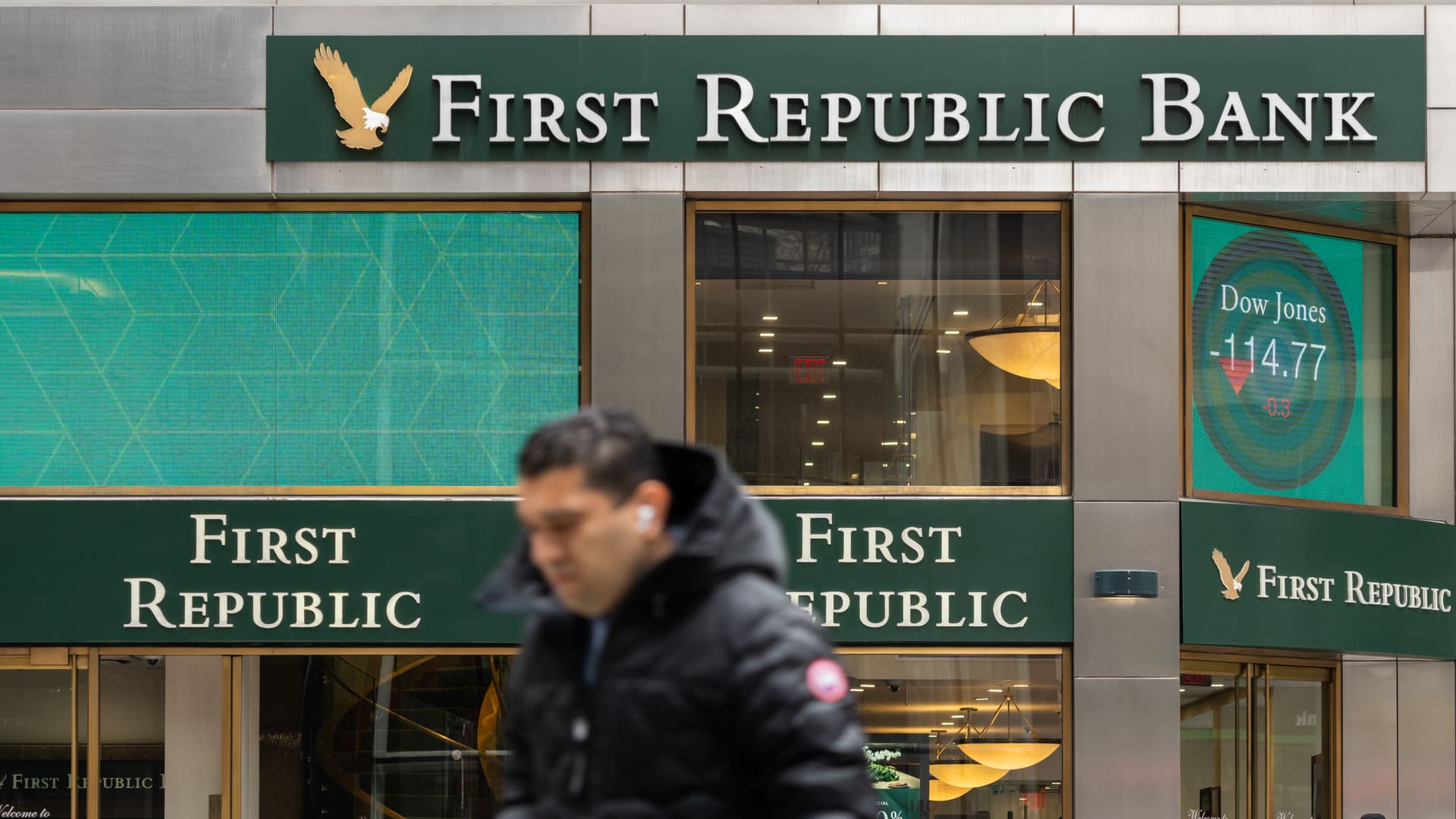 Wall Street rides to the rescue as 11 banks pledge First Republic $30 billion in deposits
