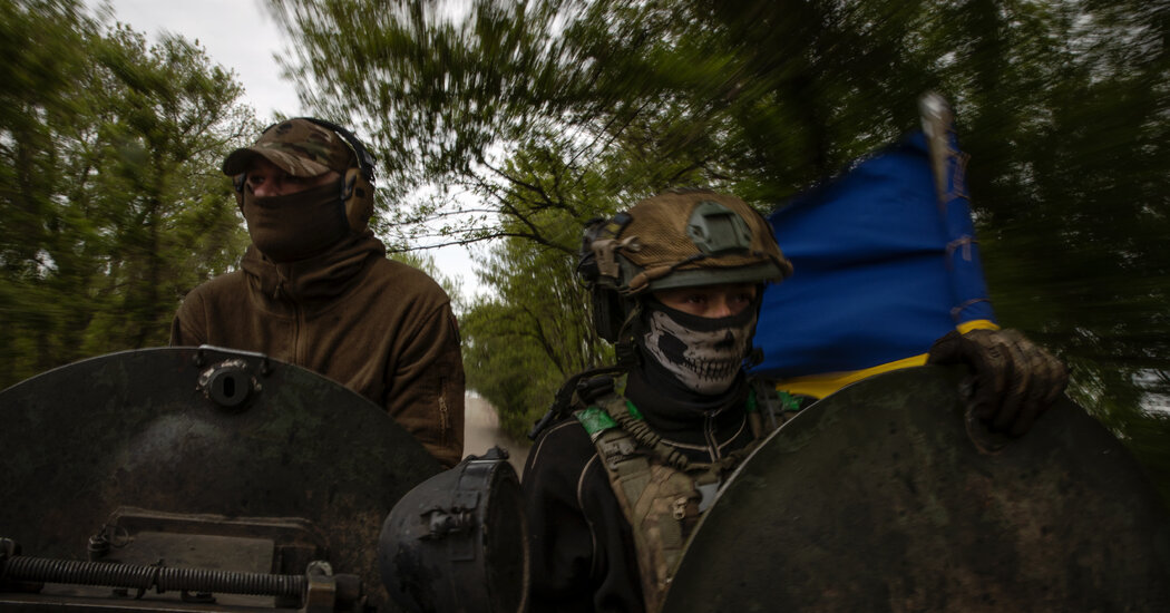 Ukraine Makes Gains Near Embattled Bakhmut, a First in Months