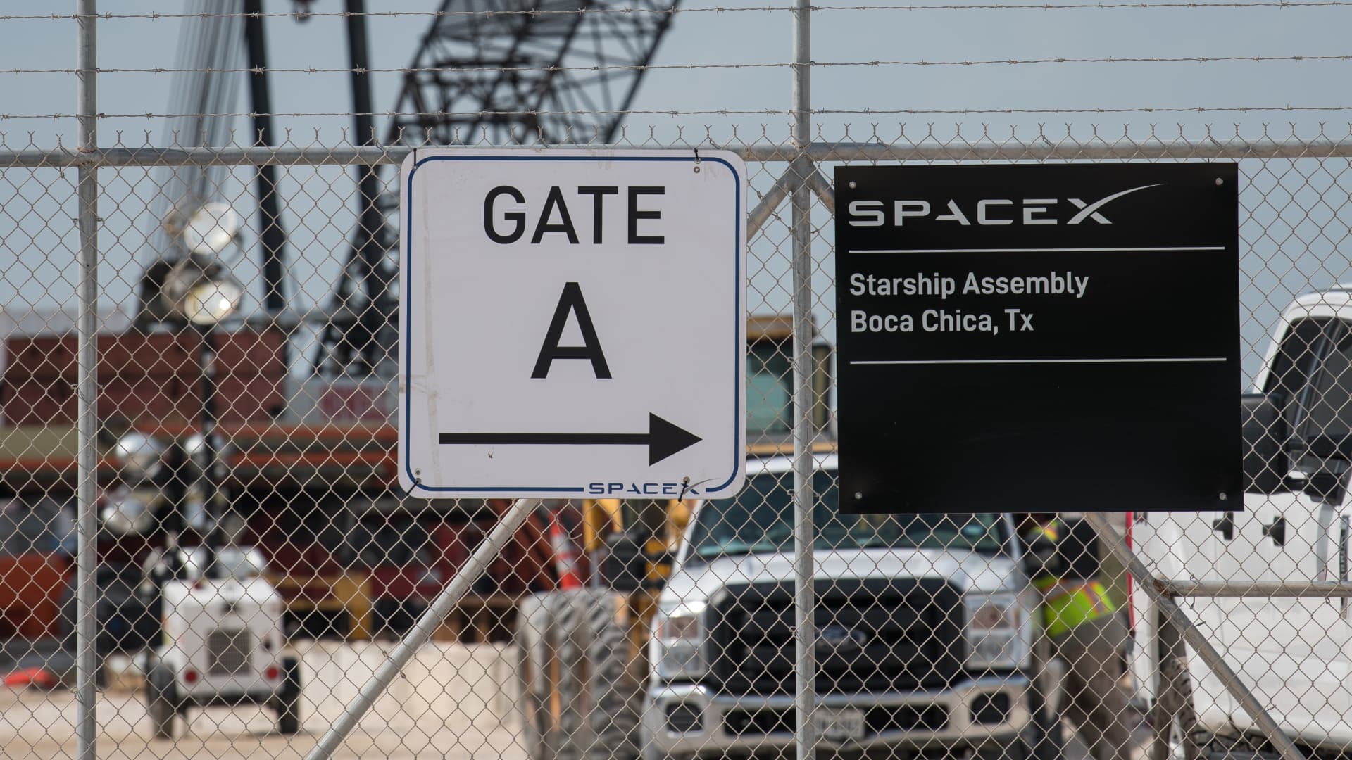 SpaceX is testing a "flame deflector" for Starship without permits
